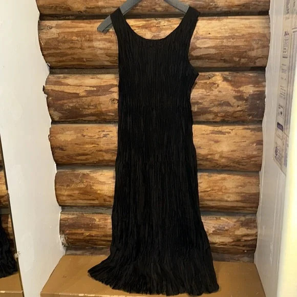 🖤Elegant Black Eileen Fisher Crushed Silk Tiered Sleeveless Dress - Picture 2 of 4
